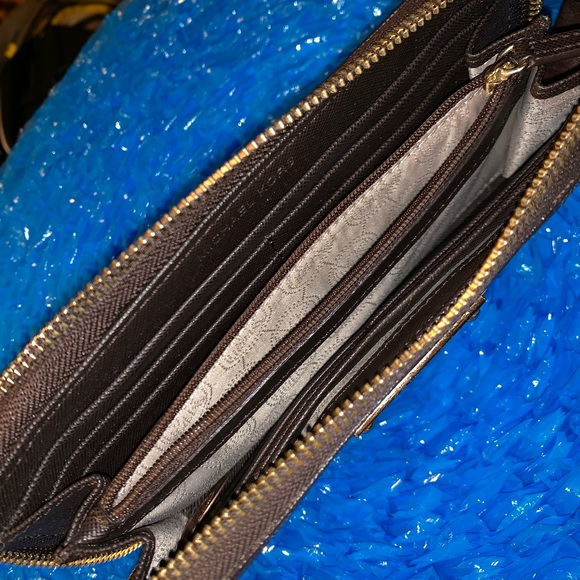 brown michael kors wallet - Picture 2 of 5